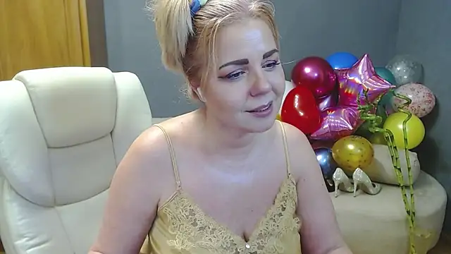 Cute sun online show from 12/22/24, 11:41