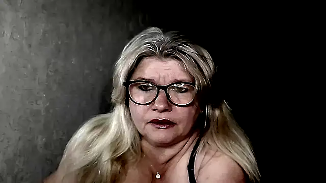 Snapshot of Diana_49 chatting on 04/26/26, 07:28 Diana 49 online show from 04/26/26, 07:28
