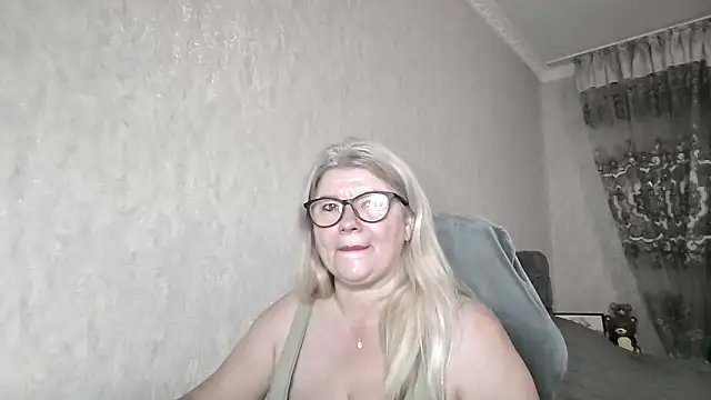 Snapshot of Diana_49 chatting on 05/06/26, 09:03 Diana 49 online show from 05/06/26, 09:03