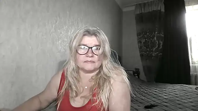 Snapshot of Diana_49 chatting on 05/21/26, 10:33 Diana 49 online show from 05/21/26, 10:33