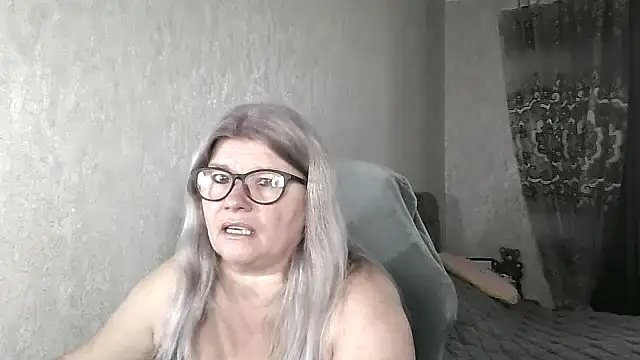 Snapshot of Diana_49 chatting on 05/27/26, 07:38 Diana 49 online show from 05/27/26, 07:38
