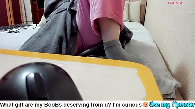 Snapshot of BustyMarina chatting on 10/08/25, 08:39 BustyMarina online show from 10/08/25, 08:39