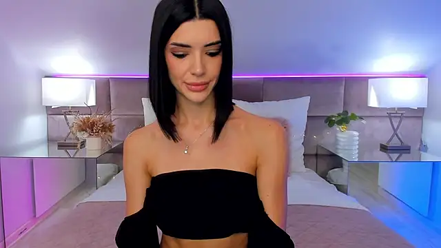 Snapshot of JasmiLyn chatting on 10/18/25, 12:28 JasmiLyn online show from 10/18/25, 12:28