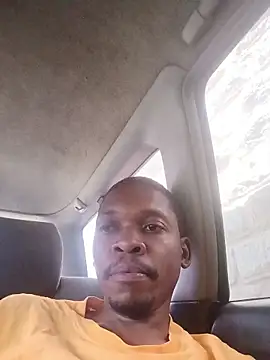 Snapshot of EarthyBull chatting on 11/10/25, 11:20 EarthyBull online show from 11/10/25, 11:20