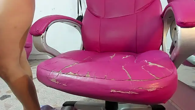 Snapshot of CAMILA--REY chatting on 01/05/26, 05:27 CAMILA--REY online show from 01/05/26, 05:27