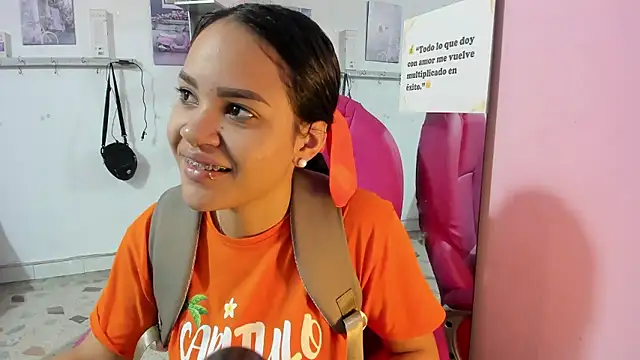 Snapshot of CAMILA--REY chatting on 01/15/26, 11:59 CAMILA--REY online show from 01/15/26, 11:59