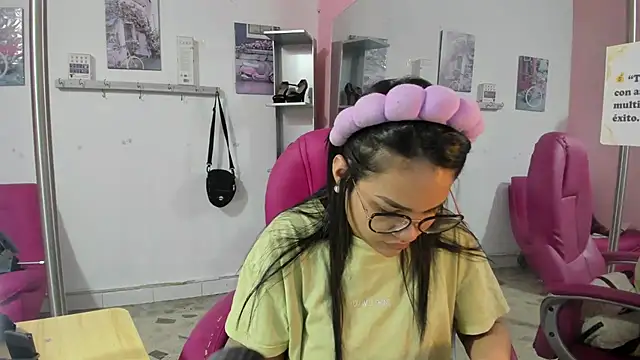 Snapshot of CAMILA--REY chatting on 02/01/26, 11:20 CAMILA--REY online show from 02/01/26, 11:20