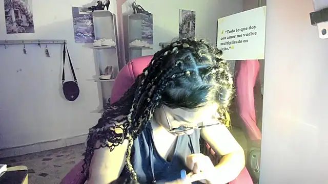 Snapshot of CAMILA--REY chatting on 02/15/26, 11:41 CAMILA--REY online show from 02/15/26, 11:41