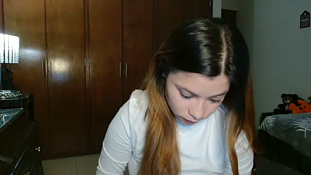 Snapshot of 3littleschoolteens chatting on 03/20/25, 04:40 3littleschoolteens online show from 03/20/25, 04:40