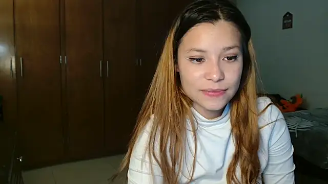 Snapshot of 3littleschoolteens chatting on 03/20/25, 07:47 3littleschoolteens online show from 03/20/25, 07:47