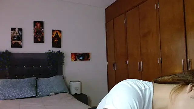 Snapshot of 3littleschoolteens chatting on 10/14/25, 04:30 3littleschoolteens online show from 10/14/25, 04:30