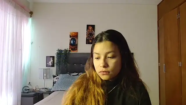 Snapshot of 3littleschoolteens chatting on 10/27/25, 04:00 3littleschoolteens online show from 10/27/25, 04:00