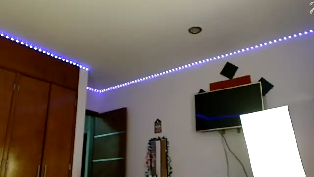 Snapshot of 3littleschoolteens chatting on 10/30/25, 07:58 3littleschoolteens online show from 10/30/25, 07:58