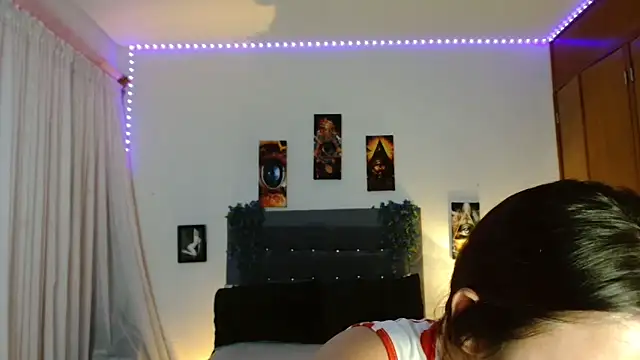 Snapshot of 3littleschoolteens chatting on 11/18/25, 05:45 3littleschoolteens online show from 11/18/25, 05:45