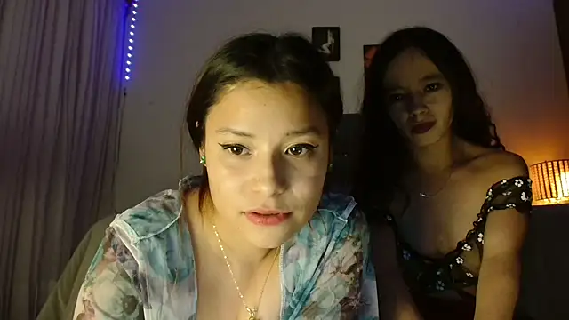 Snapshot of 3littleschoolteens chatting on 11/30/25, 08:40 3littleschoolteens online show from 11/30/25, 08:40