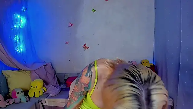 LickLizzy online show from 11/24/25, 09:47