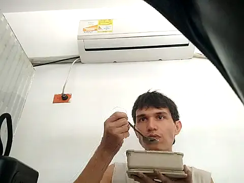 Snapshot of PrivCamZone chatting on 10/04/25, 07:01 PrivCamZone online show from 10/04/25, 07:01