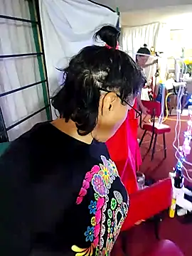 Snapshot of LaInsaciableIntensa chatting on 10/26/25, 11:20 LaInsaciableIntensa online show from 10/26/25, 11:20