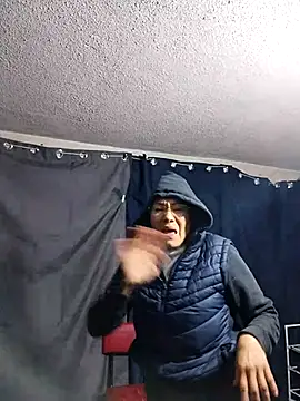 Snapshot of LaInsaciableIntensa chatting on 10/30/25, 02:13 LaInsaciableIntensa online show from 10/30/25, 02:13