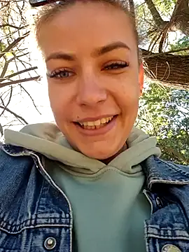 Keli Jessi online show from 09/28/25, 12:43