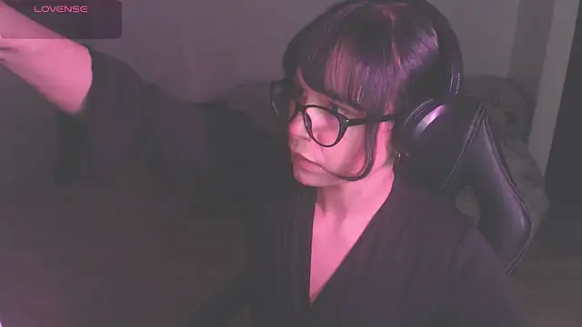 Snapshot of modjo_ chatting on 11/23/25, 06:57 modjo online show from 11/23/25, 06:57