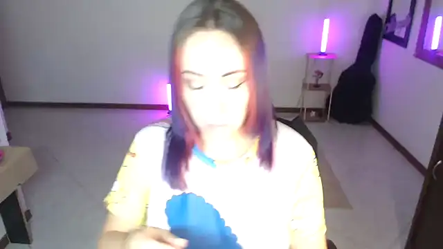 charlottezoe15 online show from 04/12/26, 10:31