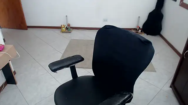 charlottezoe15 online show from 04/23/26, 05:59