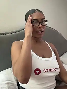 CandyLuxxxx online show from 02/05/25, 07:53