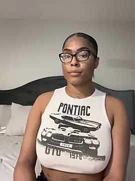 CandyLuxxxx online show from 03/19/25, 06:57