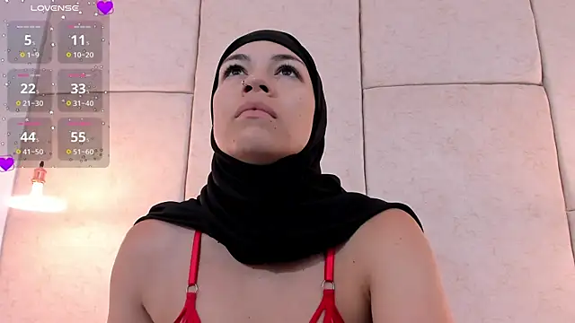 aisha vs online show from 02/07/25, 11:56