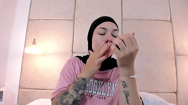 aisha vs online show from 10/03/25, 12:57