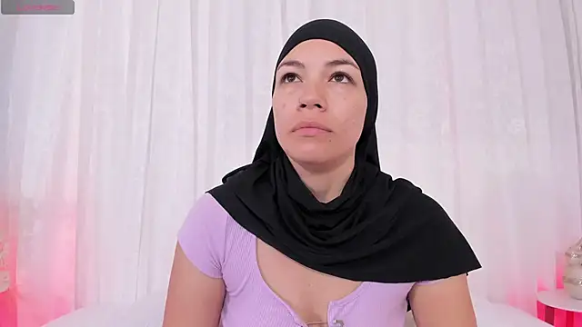 Snapshot of aisha_vs chatting on 05/07/26, 12:43 aisha vs online show from 05/07/26, 12:43