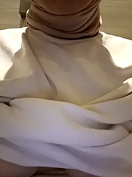 Snapshot of sutgibihatun chatting on 11/17/25, 08:20 sutgibihatun online show from 11/17/25, 08:20