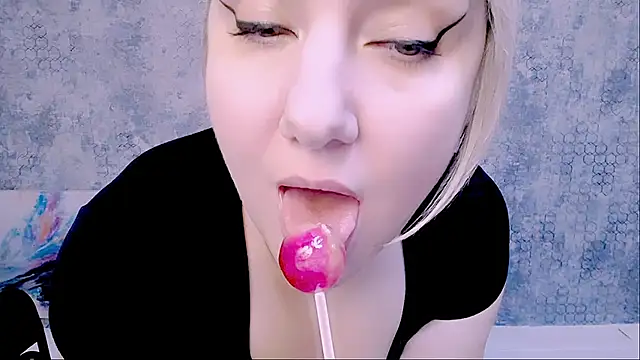 Snapshot of Djullia chatting on 02/06/25, 12:16 Djullia online show from 02/06/25, 12:16