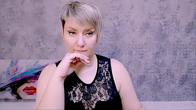 Snapshot of Djullia chatting on 02/08/25, 09:13 Djullia online show from 02/08/25, 09:13