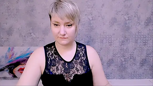 Snapshot of Djullia chatting on 02/08/25, 03:31 Djullia online show from 02/08/25, 03:31