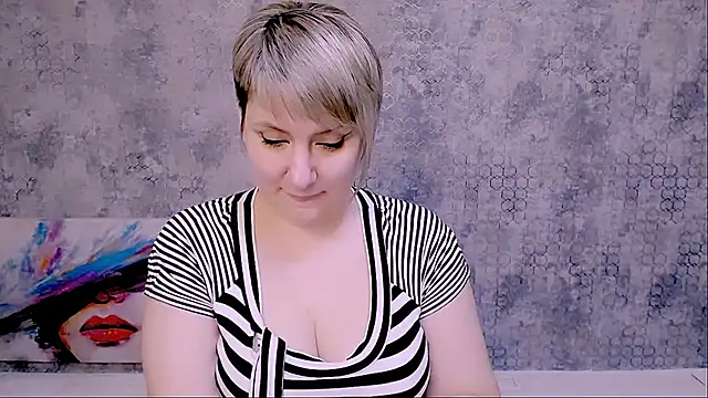 Snapshot of Djullia chatting on 02/09/25, 03:23 Djullia online show from 02/09/25, 03:23