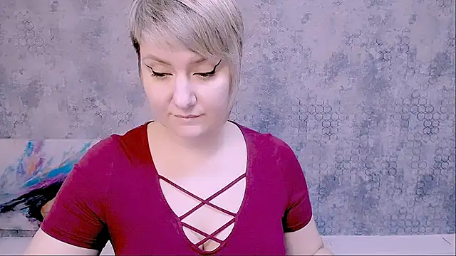 Snapshot of Djullia chatting on 02/19/25, 01:06 Djullia online show from 02/19/25, 01:06