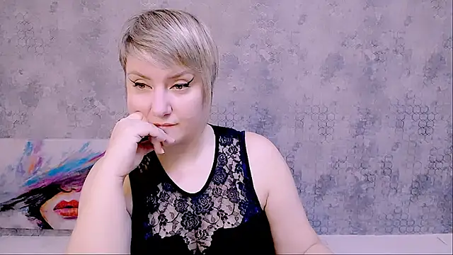 Snapshot of Djullia chatting on 03/06/25, 06:08 Djullia online show from 03/06/25, 06:08