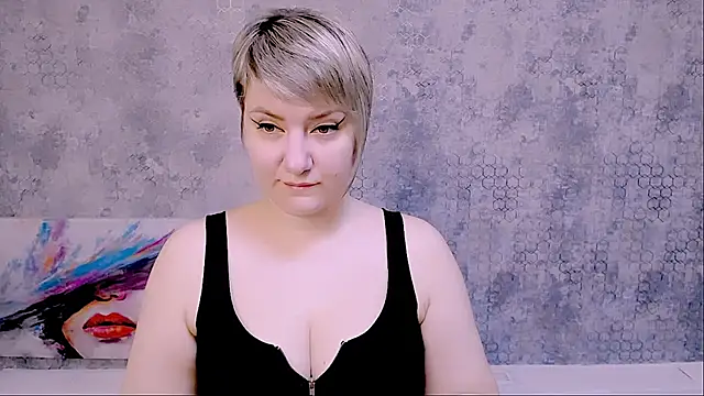 Snapshot of Djullia chatting on 03/10/25, 06:05 Djullia online show from 03/10/25, 06:05