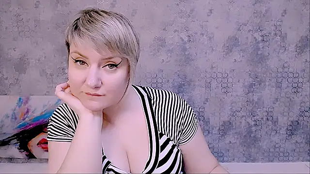 Snapshot of Djullia chatting on 03/15/25, 12:24 Djullia online show from 03/15/25, 12:24