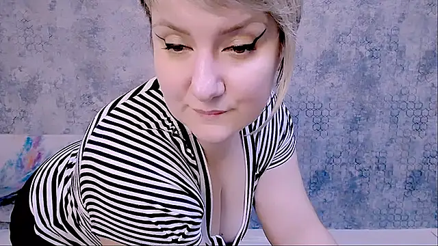Snapshot of Djullia chatting on 03/15/25, 03:27 Djullia online show from 03/15/25, 03:27