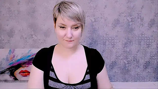 Snapshot of Djullia chatting on 03/17/25, 03:18 Djullia online show from 03/17/25, 03:18