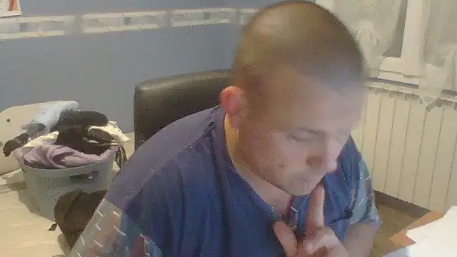 manubm03 online show from 10/10/25, 11:42