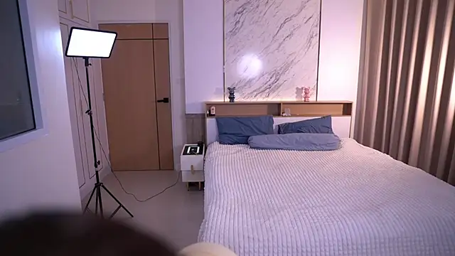 Cute Foxyxh online show from 04/15/26, 01:12