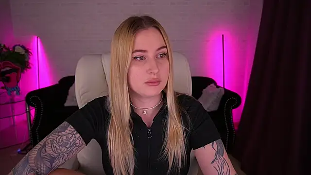 Snapshot of ArolinaNight chatting on 12/02/24, 12:41 ArolinaNight online show from 12/02/24, 12:41