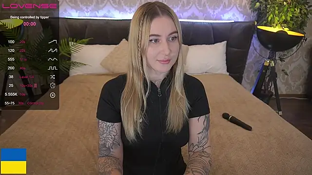 Snapshot of ArolinaNight chatting on 12/14/24, 03:18 ArolinaNight online show from 12/14/24, 03:18