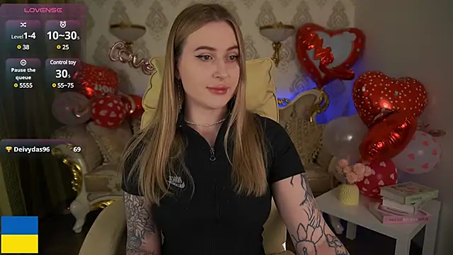 Snapshot of ArolinaNight chatting on 02/15/25, 09:26 ArolinaNight online show from 02/15/25, 09:26