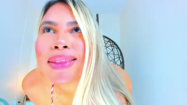 Carlota peach online show from 03/07/25, 10:13