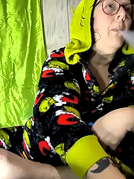 Snapshot of davisdesires@xh chatting on 01/02/25, 06:12 davisdesiresxh online show from 01/02/25, 06:12